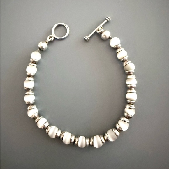 Sterling Silver White Cats Eye Toggle Bracelet
So Pretty🔥 - Picture 4 of 4